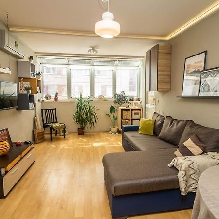 Tsar Guitar Aprt / Metro Station Apartment Sofia Bagian luar foto