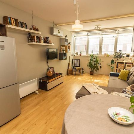 Tsar Guitar Aprt / Metro Station Apartment Sofia Bagian luar foto