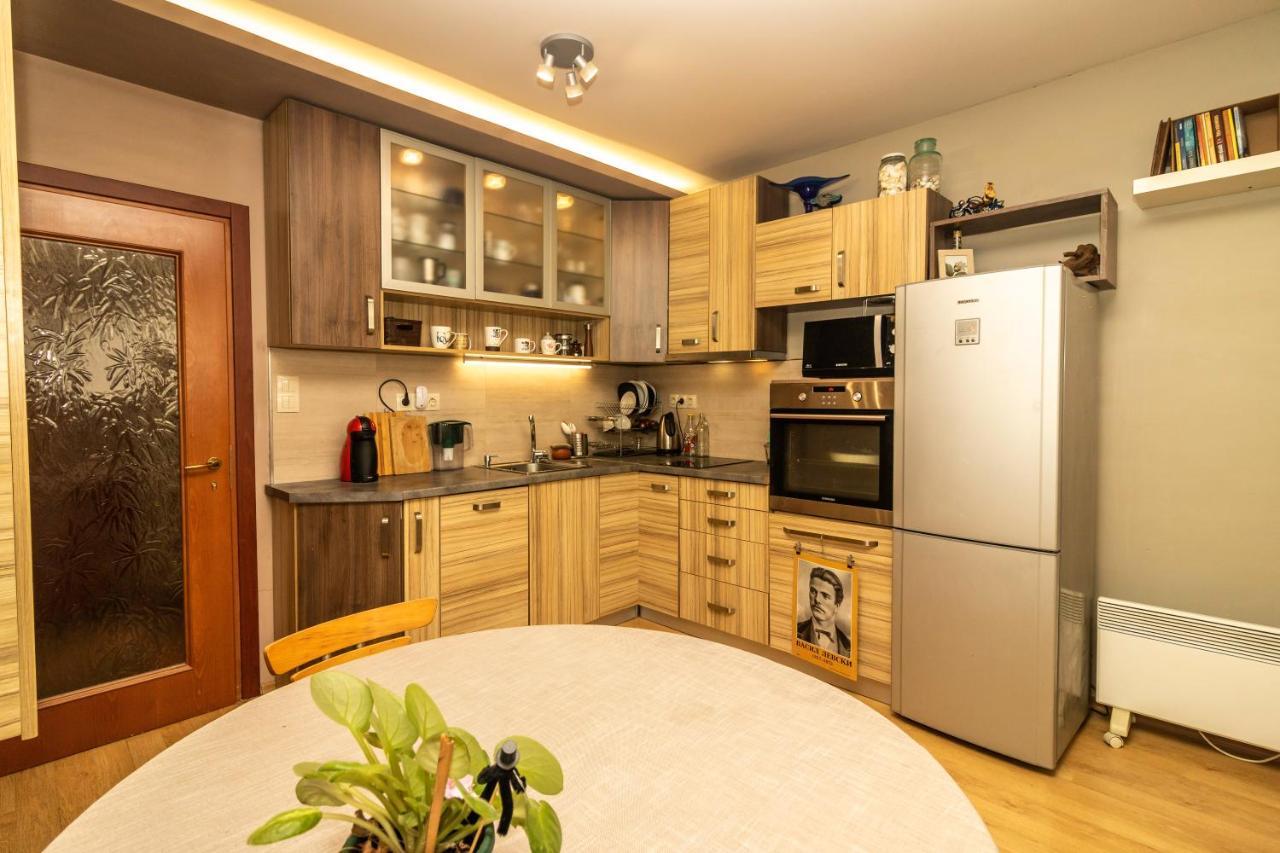 Tsar Guitar Aprt / Metro Station Apartment Sofia Bagian luar foto